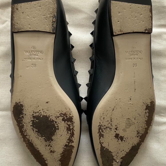 Valentino Rockstud Noir Pointed Flats - Picture 4 of 8